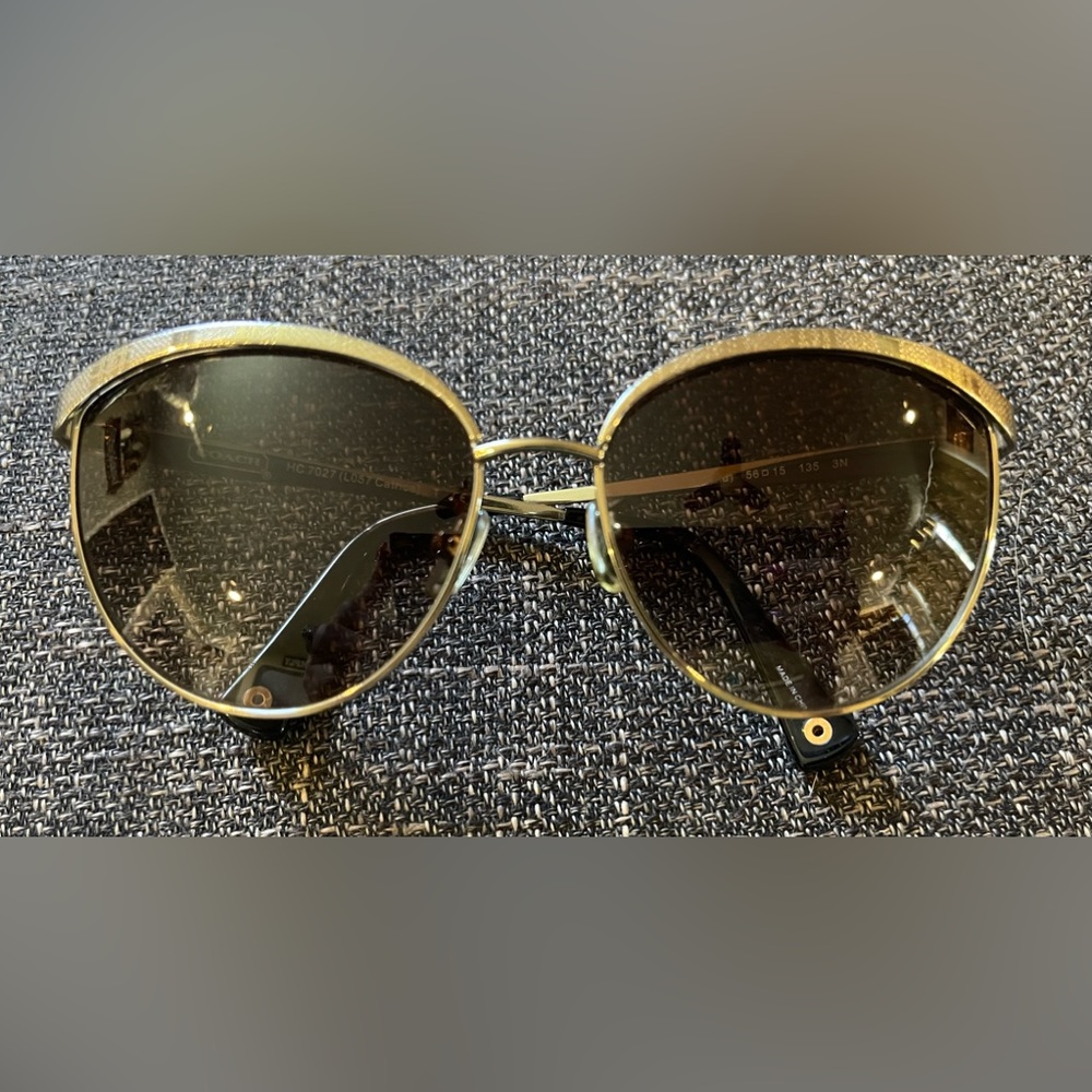 Coach 7027 L057 Catrice women’s sunglasses.
